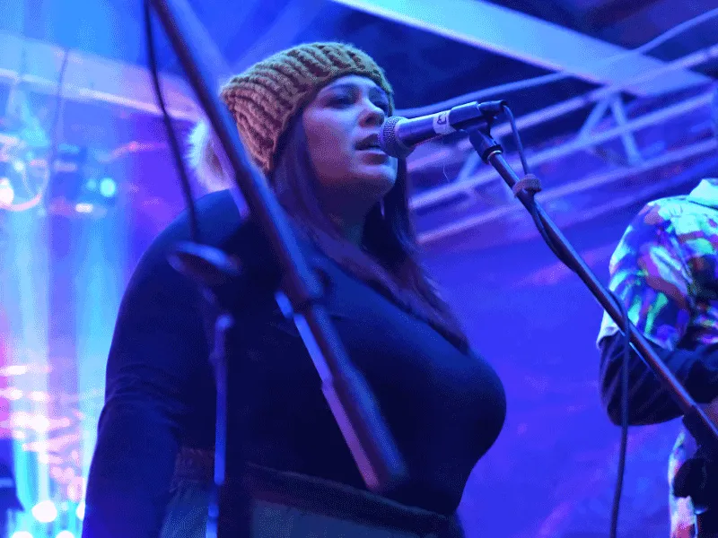 Amanda McKenzie - Vocals